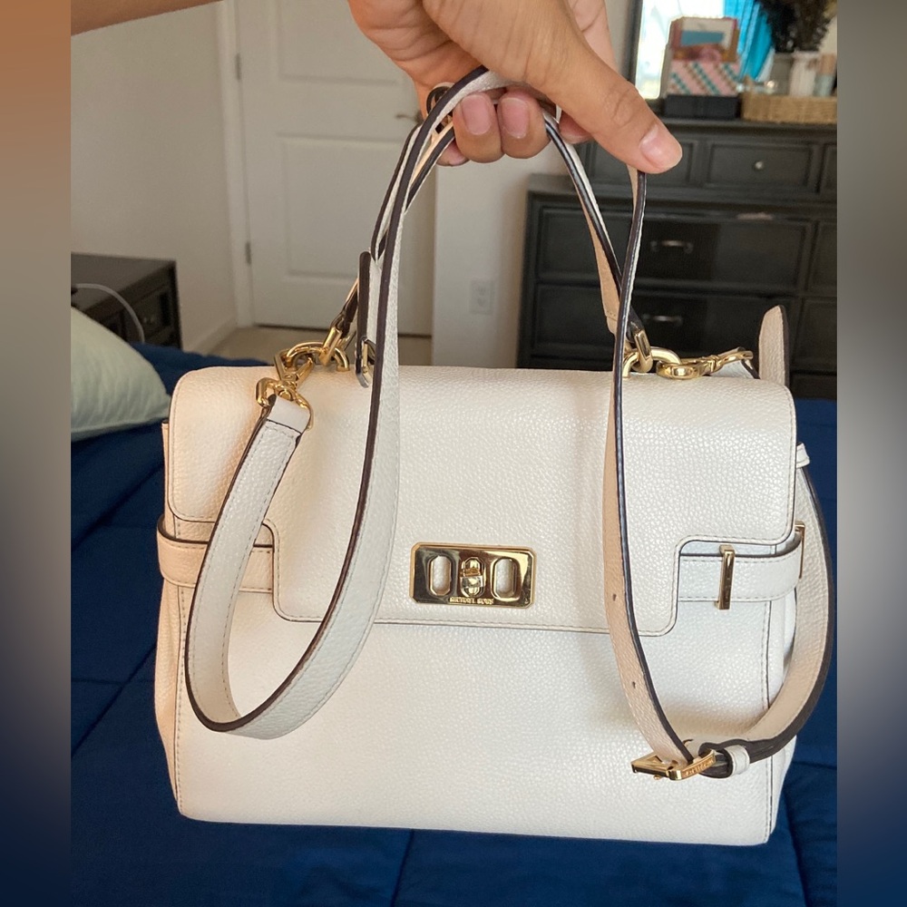 Michael Kors Karson Medium Pebbled
Leather Satchel Optic White
35t8gkrsol